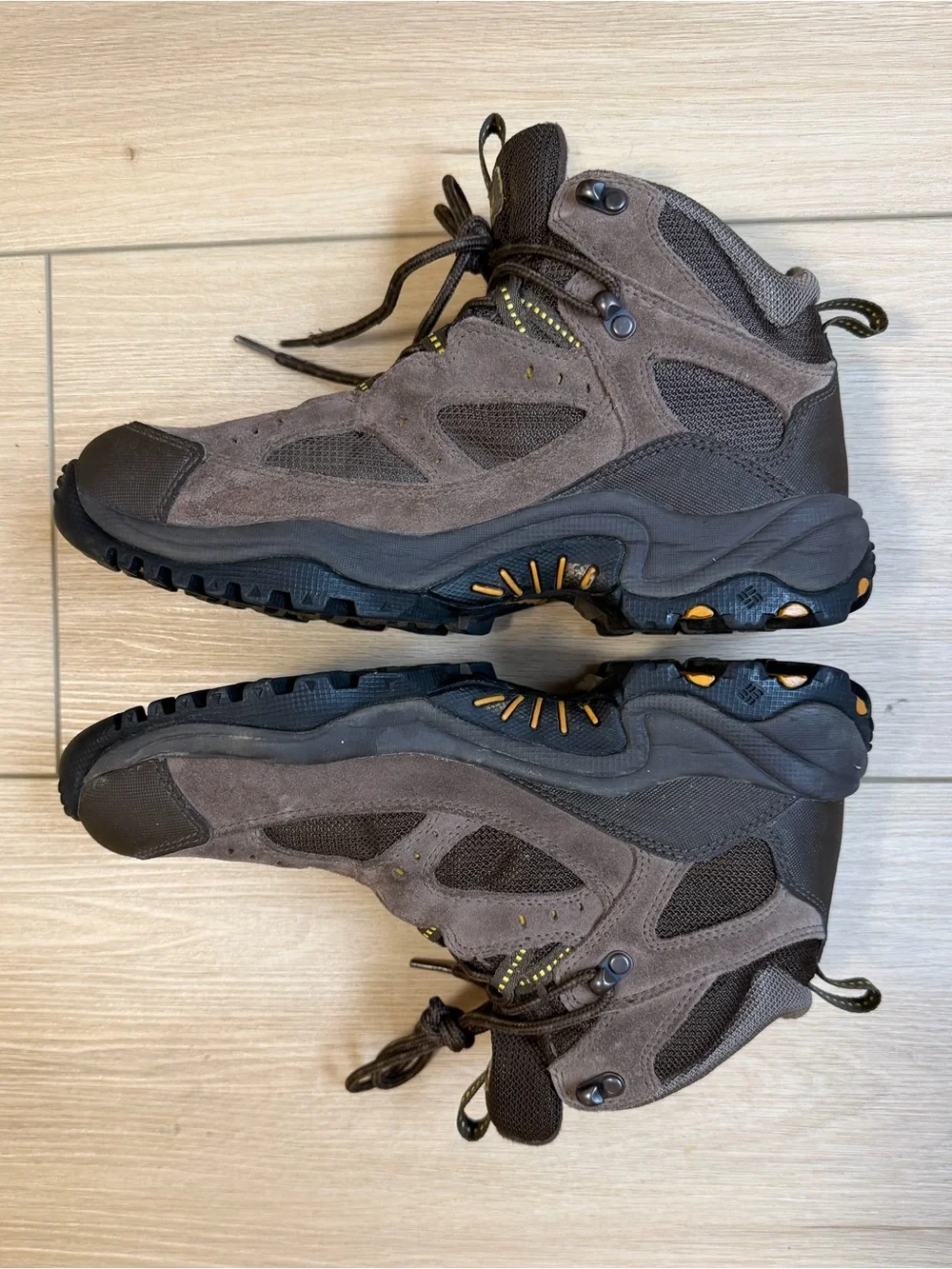 Men’s Columbia Hiking Boots size 9